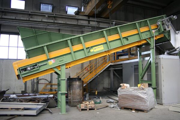 Machine for the production of non-ferrous metal ingots.