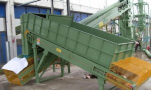 Ghirarduzzi's green conveyor with hydraulic storage, for flexible material handling