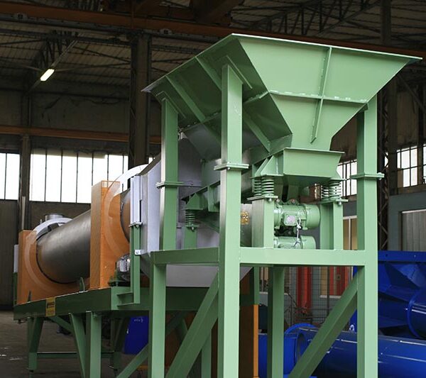 Industrial drying drum produced by Ghirarduzzi, used for drying materials such as brass granules, aluminum and zama turnings, calcium carbonate, plastics, sands, and aggregates. This rotary drum is designed to ensure optimal drying based on the required flow rates and material characteristics.