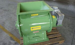 Ghirarduzzi DST 1000 rotary valve, designed for discharging materials from hoppers and silos in industrial applications. Built with metal construction, featuring a capacity of 890 L/rev and a 4 kW motor.