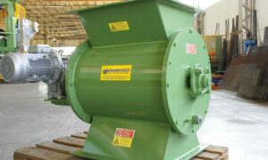 Ghirarduzzi DST 800 rotary valve designed for industrial environments, used for discharging materials from hoppers and silos. Built with metal construction, featuring a 575 L/rev capacity and a 3 kW motor.