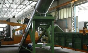 Ghirarduzzi rotary tube conveyor designed for transporting challenging materials such as powders, hot, and abrasive substances. Ideal for inclined and horizontal transport in industrial environments, ensuring low dust emissions.