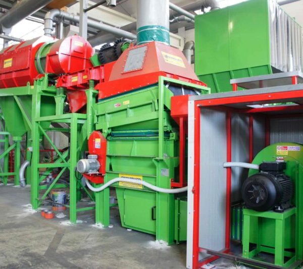 DM50 densimetric separator by Ghirarduzzi Srl integrated into an industrial plant for separating materials such as metals, plastics, and compost.